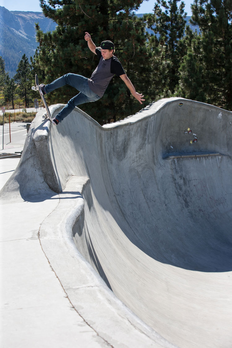 ben hatchell frontside blunt mammoth skatepark 02