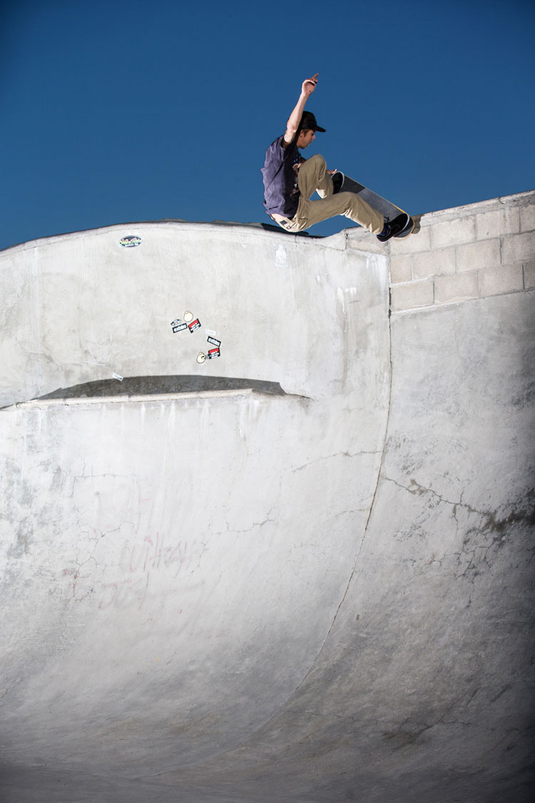 cody chapman fs tailsgrab nosegrind mammoth skatepark