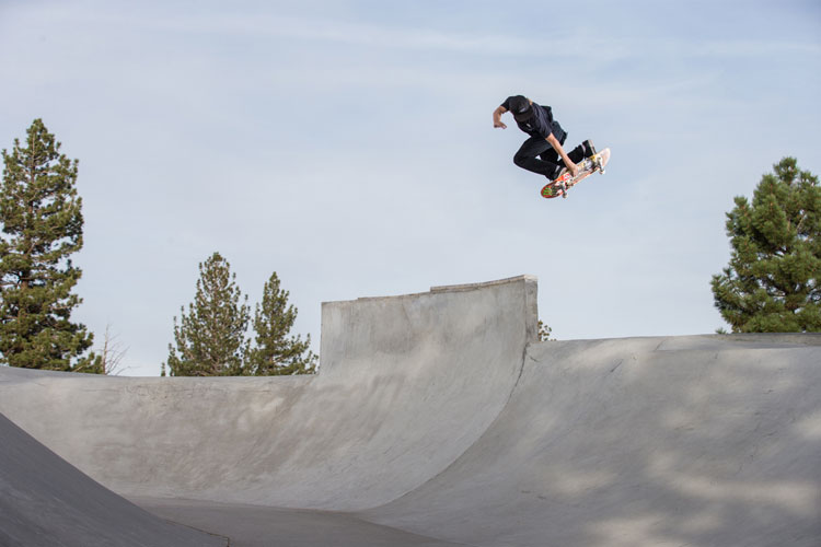 tom schaar backside grasser mammoth skatepark 02