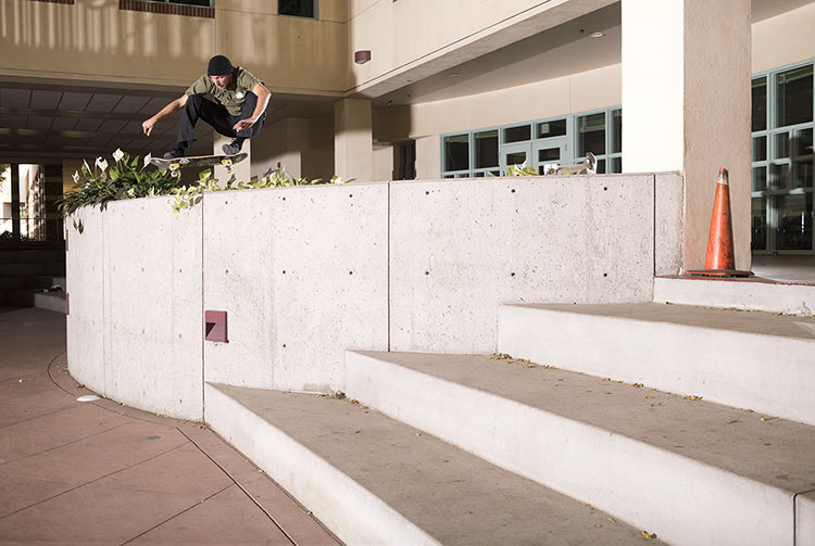 Frontside 180 over the wall hammeke 750px