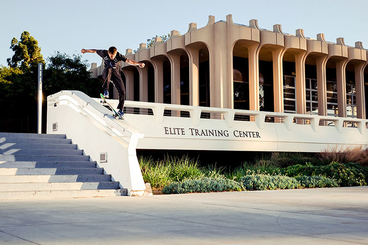 LOW CliveDixon overNoseBlunt photoPAPKE DZ900 750px