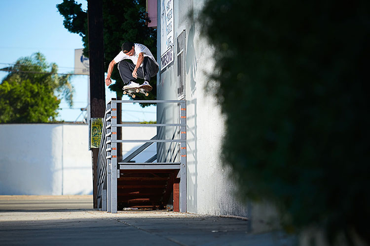 Josh Pall ollie bump bar venice1 Colen 7 22 18 DZ 750px