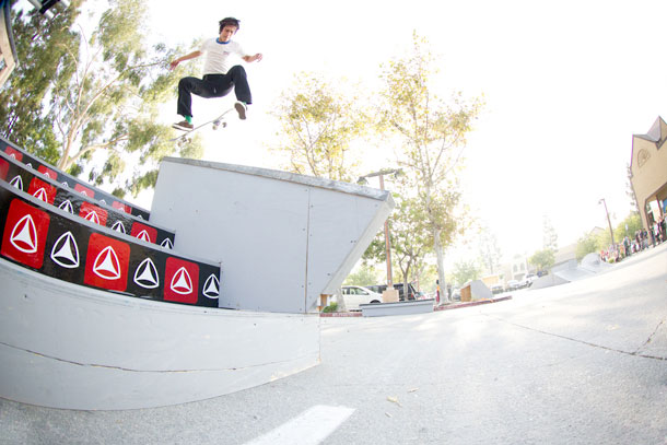 ToyHalloween 4_Leo_Kickflip_5-0