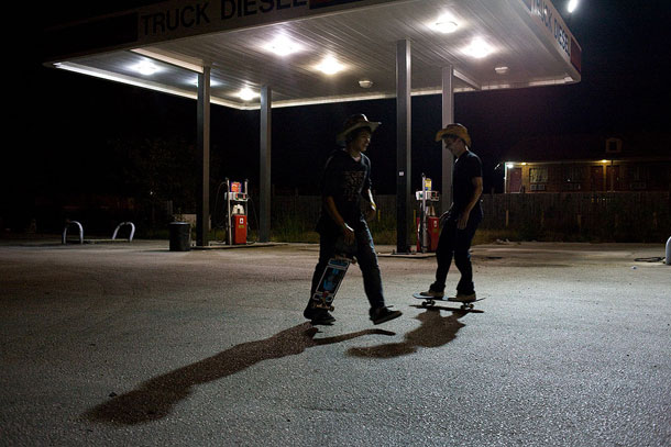 Malto-and-Willow-skating-some-flat-ground-in-Houston